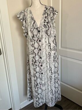 Laundry By Shelli Segal Light Gray and Pink Snake-Print Button-Front Maxi Dress